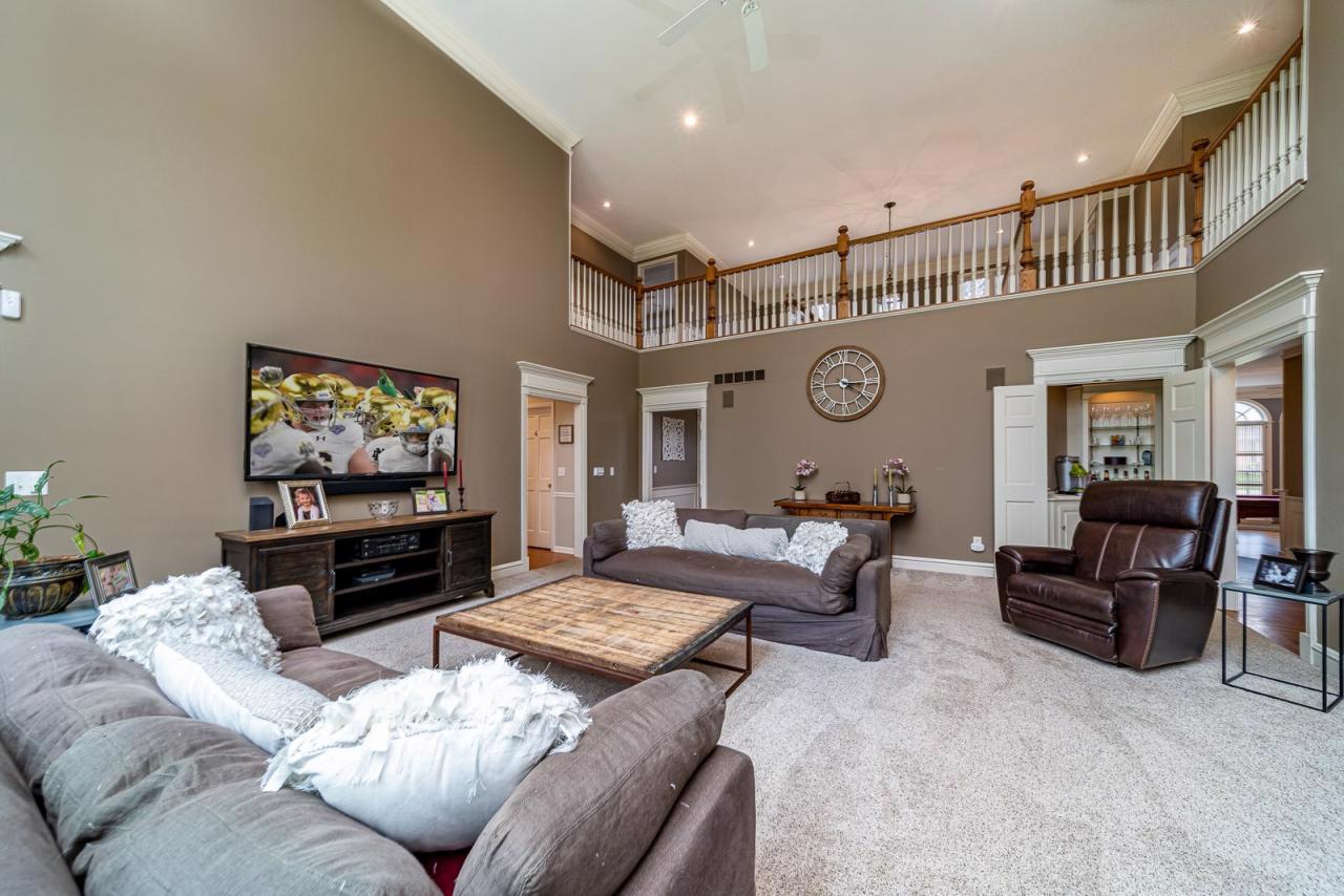 ELEGANT WALLACE BUILT ALL BRICK HOME Indiana Luxury Homes Mansions