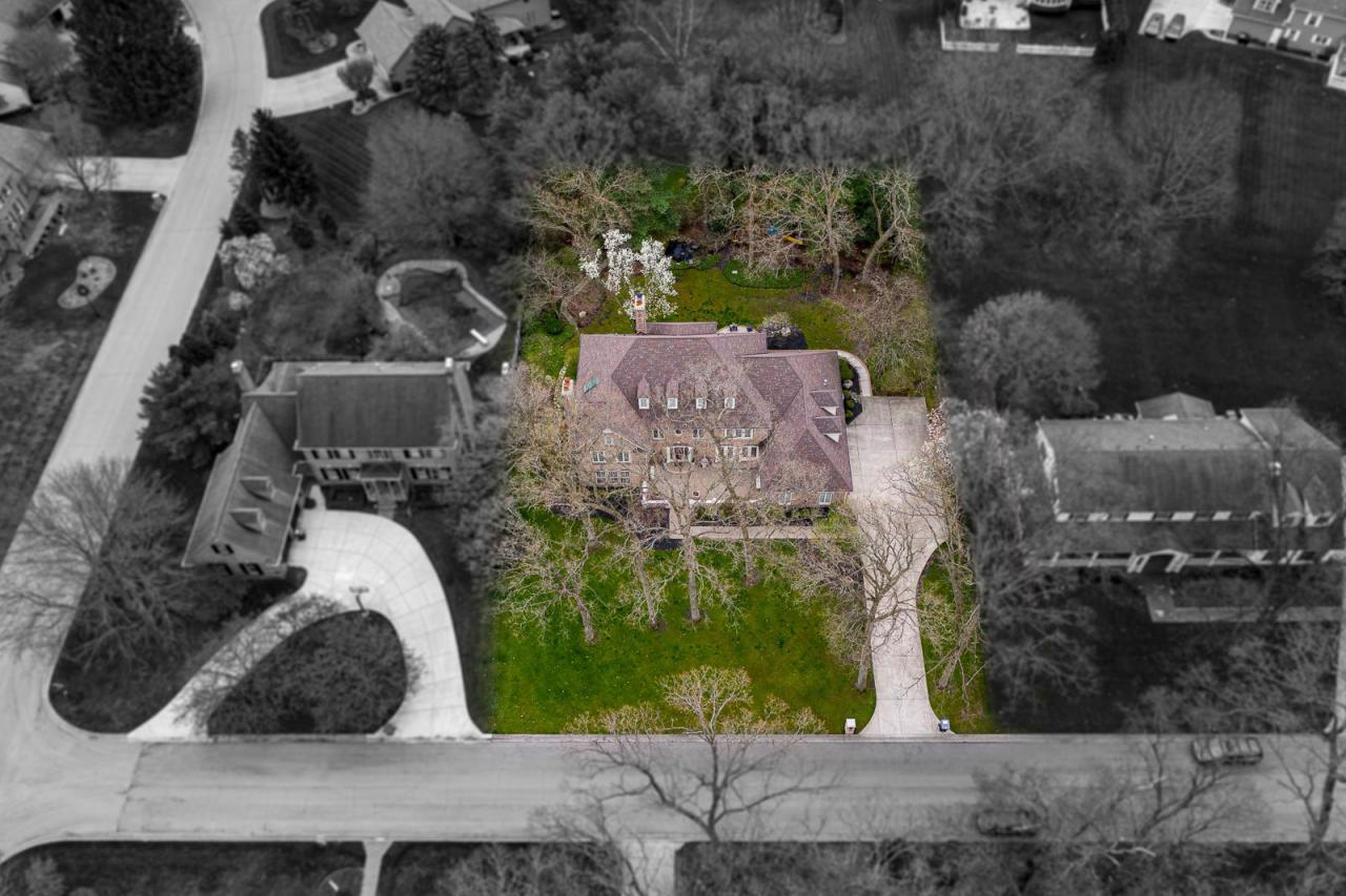 ELEGANT WALLACE BUILT ALL BRICK HOME Indiana Luxury Homes Mansions