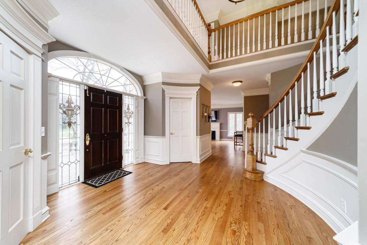 ELEGANT WALLACE BUILT ALL BRICK HOME Indiana Luxury Homes Mansions