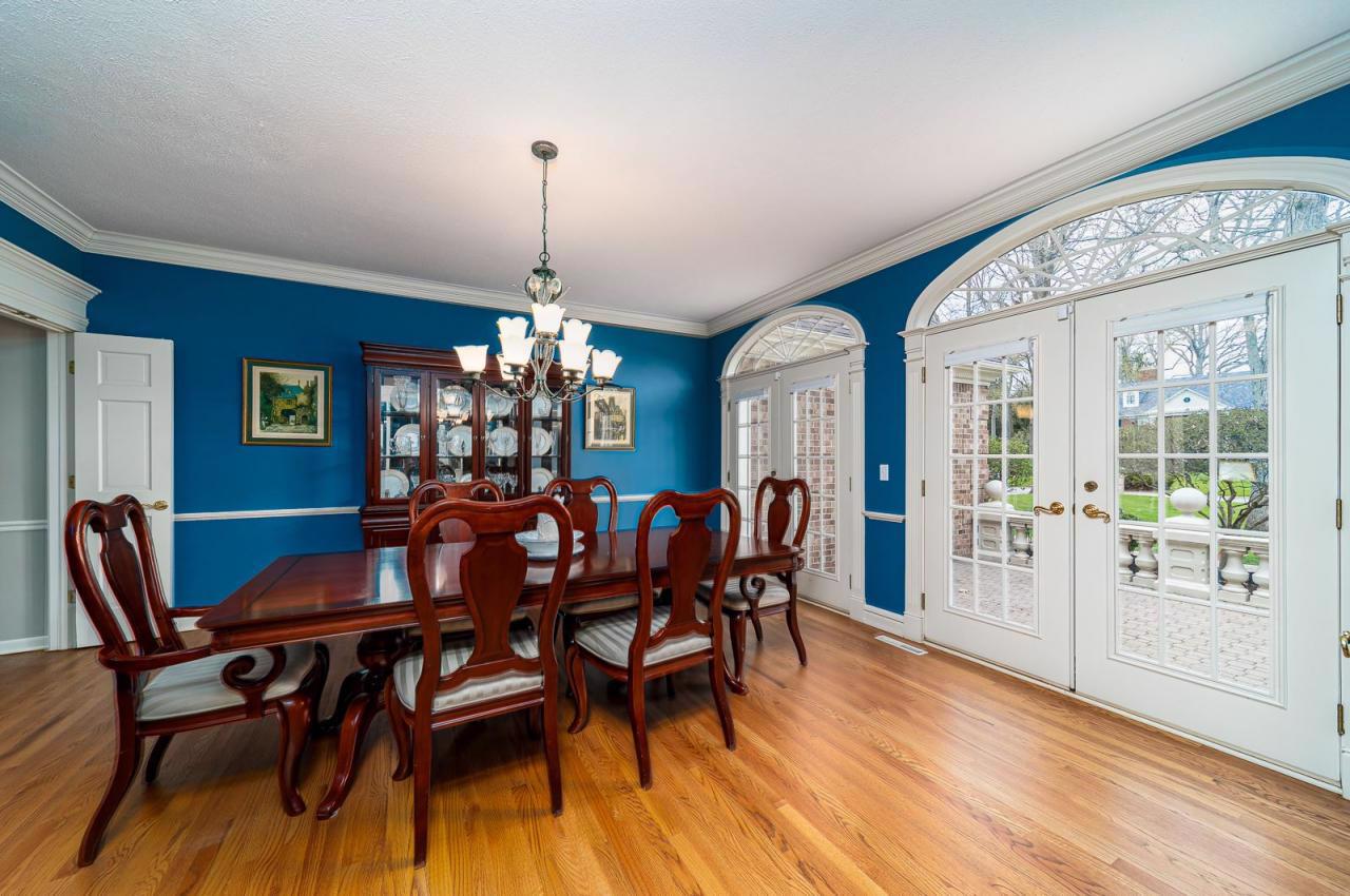 ELEGANT WALLACE BUILT ALL BRICK HOME Indiana Luxury Homes Mansions