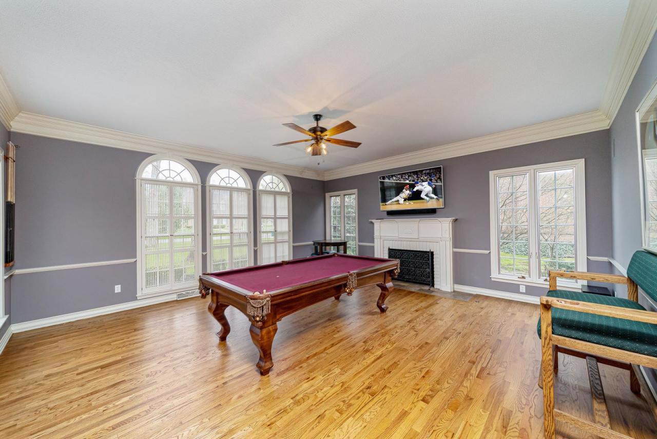 ELEGANT WALLACE BUILT ALL BRICK HOME Indiana Luxury Homes Mansions