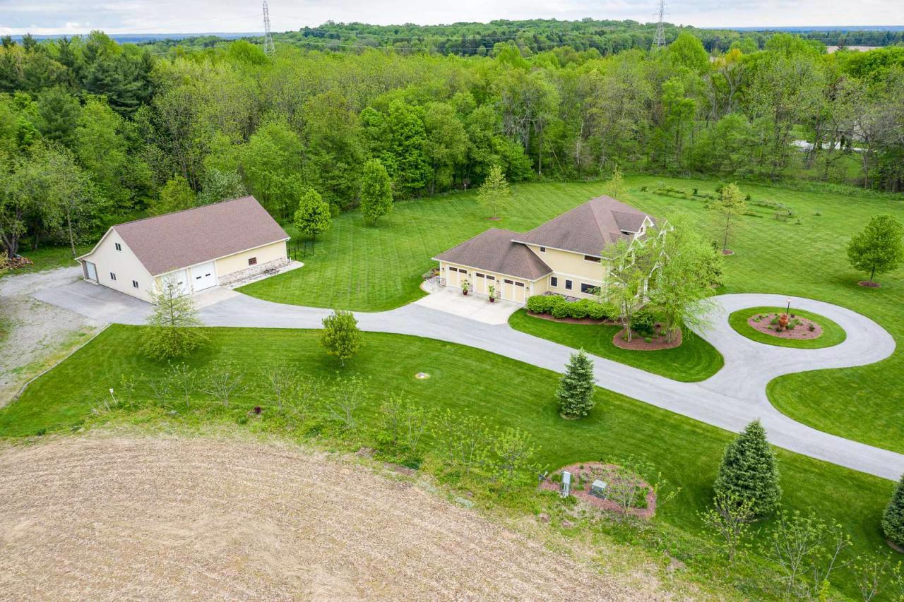 COUNTRYSIDE COMFORT IN NEW CARLISLE Indiana Luxury Homes Mansions