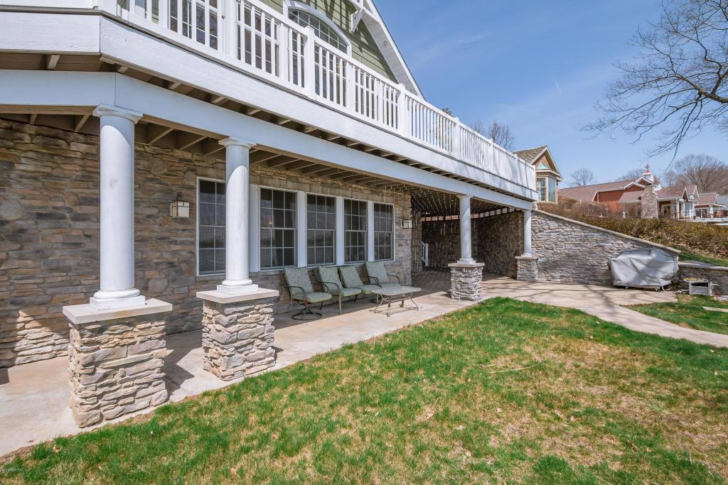 CUSTOM BUILT HOME ON DIAMOND LAKE Michigan Luxury Homes Mansions