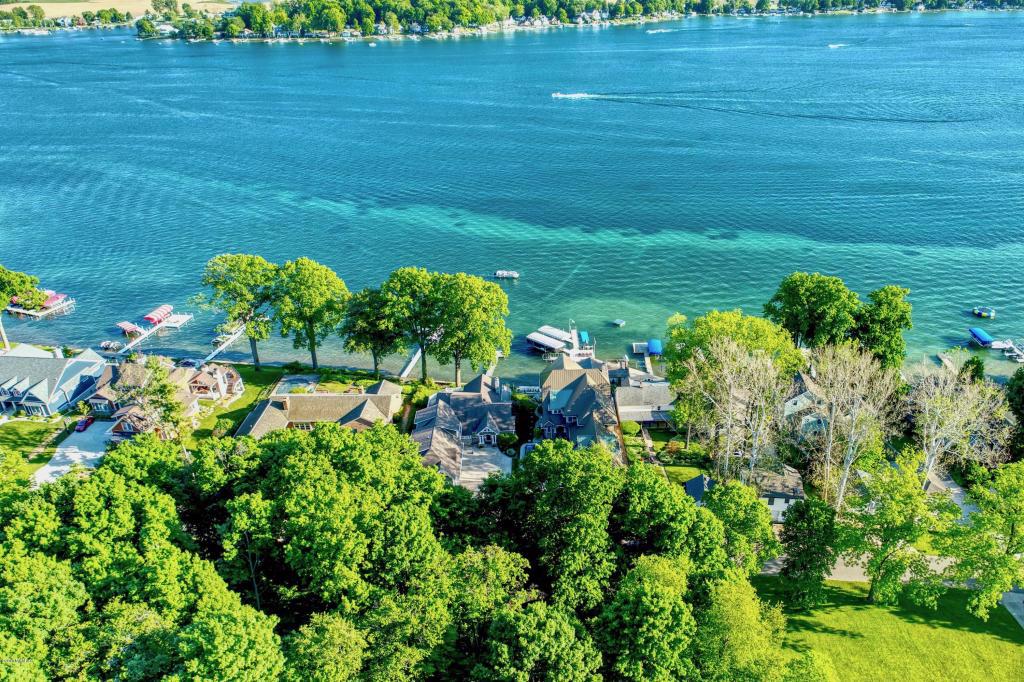 CUSTOM BUILT HOME ON DIAMOND LAKE Michigan Luxury Homes Mansions