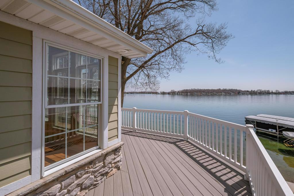 CUSTOM BUILT HOME ON DIAMOND LAKE Michigan Luxury Homes Mansions For Sale Luxury Portfolio