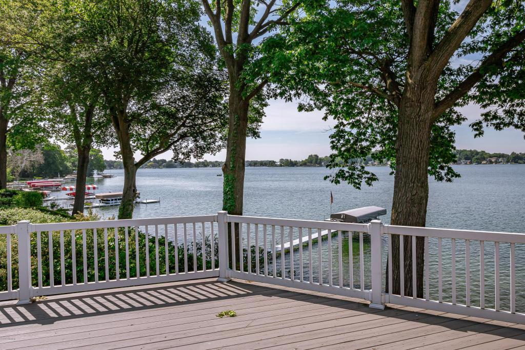 CUSTOM BUILT HOME ON DIAMOND LAKE Michigan Luxury Homes Mansions For Sale Luxury Portfolio