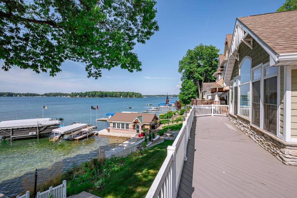 CUSTOM BUILT HOME ON DIAMOND LAKE Michigan Luxury Homes Mansions For Sale Luxury Portfolio