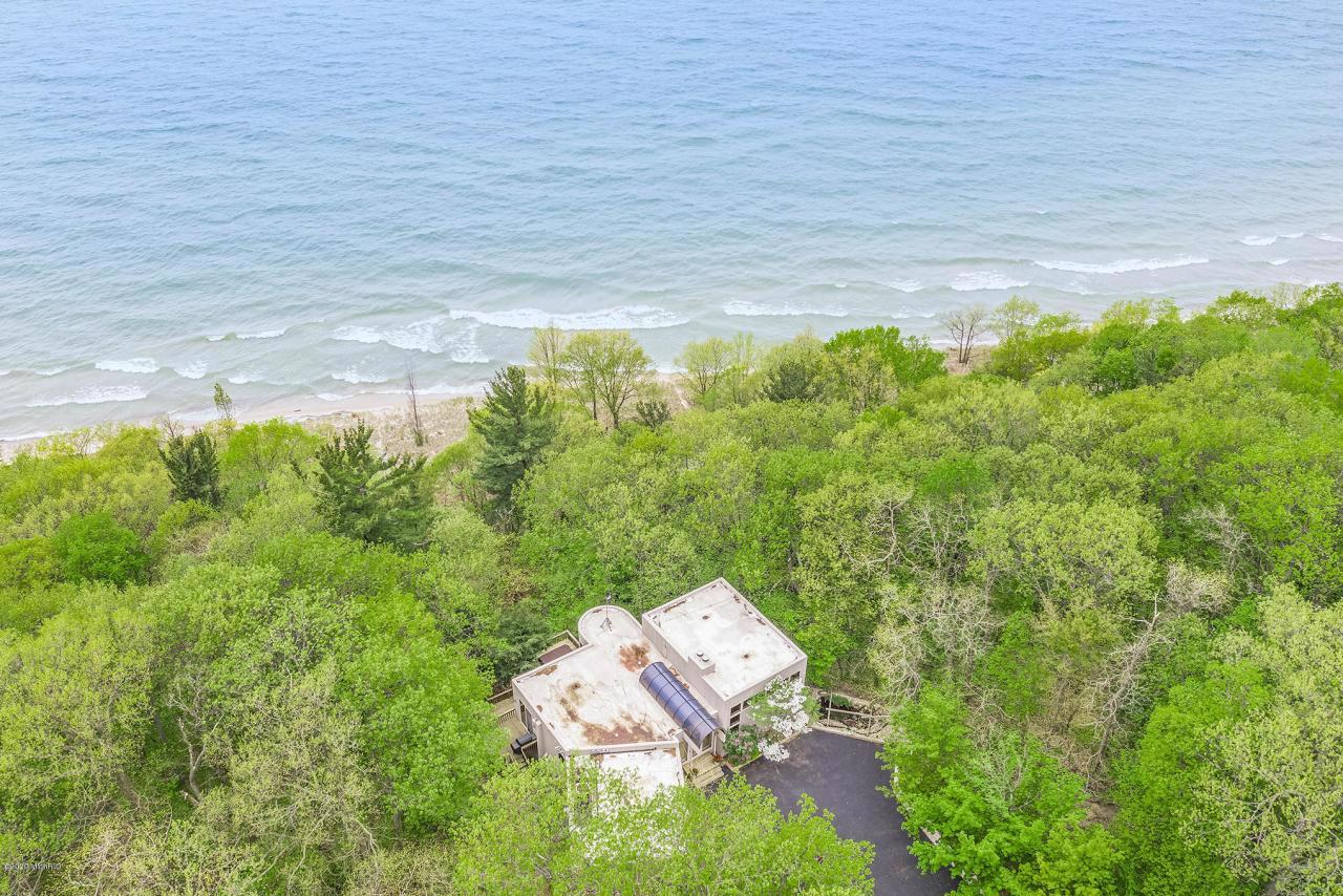 STUNNING CONTEMPORARY OVERLOOKING LAKE MICHIGAN Michigan Luxury Homes