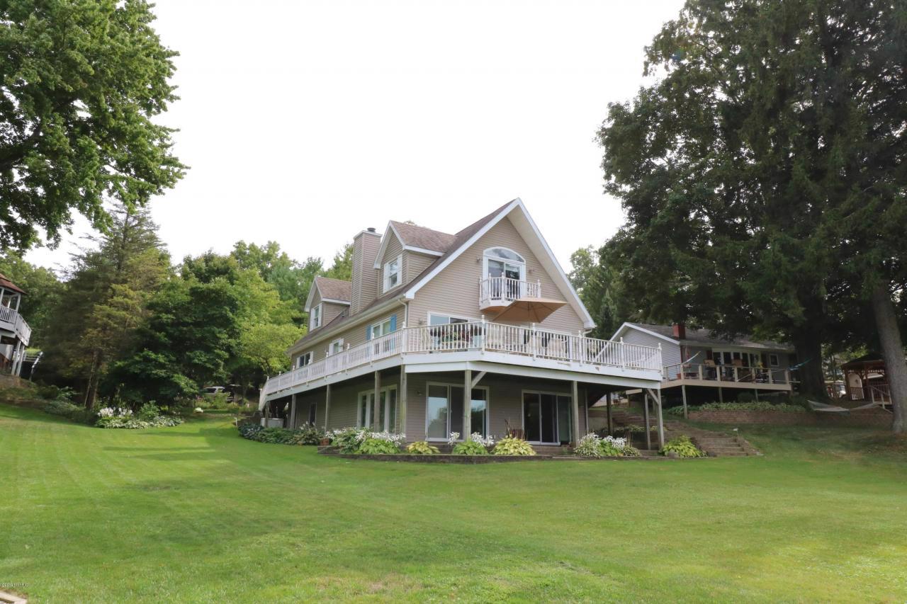 SPECTACULAR MAGICIAN LAKE HOME Michigan Luxury Homes Mansions For Sale Luxury Portfolio