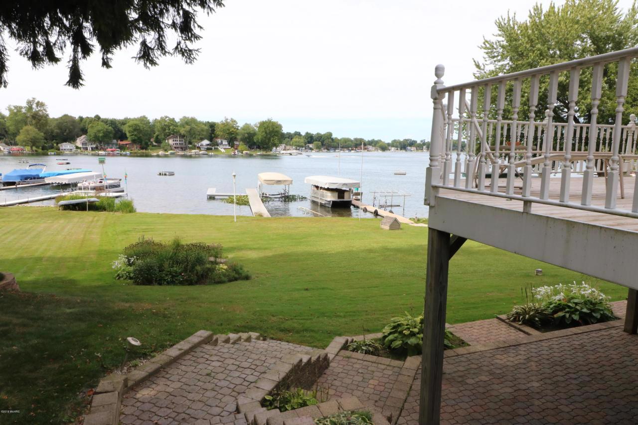 SPECTACULAR MAGICIAN LAKE HOME Michigan Luxury Homes Mansions For