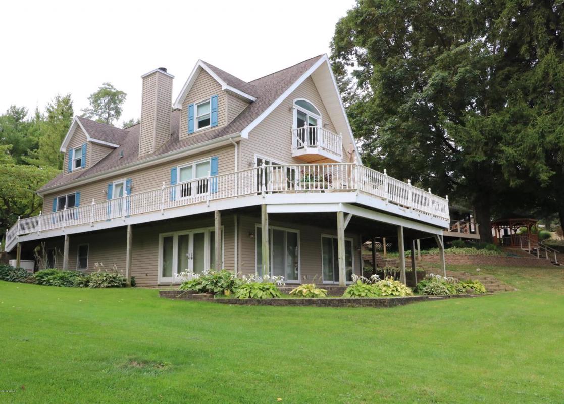 Spectacular Magician Lake Home Michigan Luxury Homes Mansions For Sale Luxury Portfolio