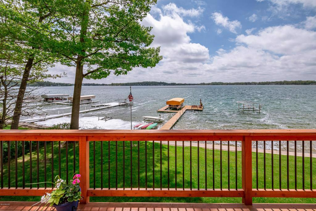 IMMACULATE HOME ON DIAMOND LAKE Michigan Luxury Homes Mansions For