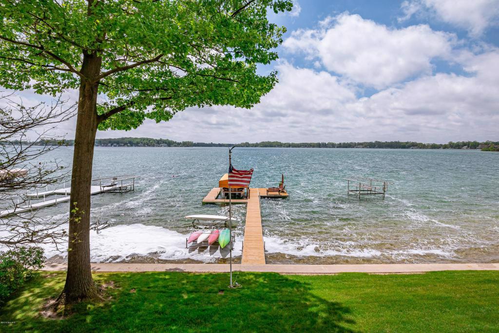 IMMACULATE HOME ON DIAMOND LAKE Michigan Luxury Homes Mansions For