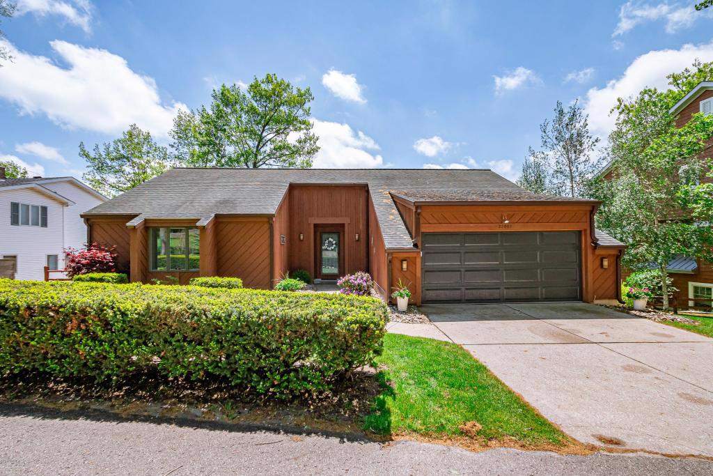 IMMACULATE HOME ON DIAMOND LAKE Michigan Luxury Homes Mansions For