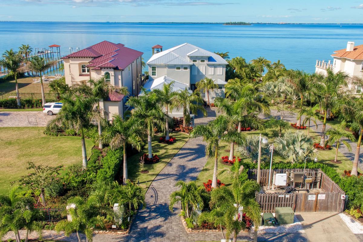 DOUBLE LOT LUXURY WATERFRONT ESTATE Florida Luxury Homes Mansions