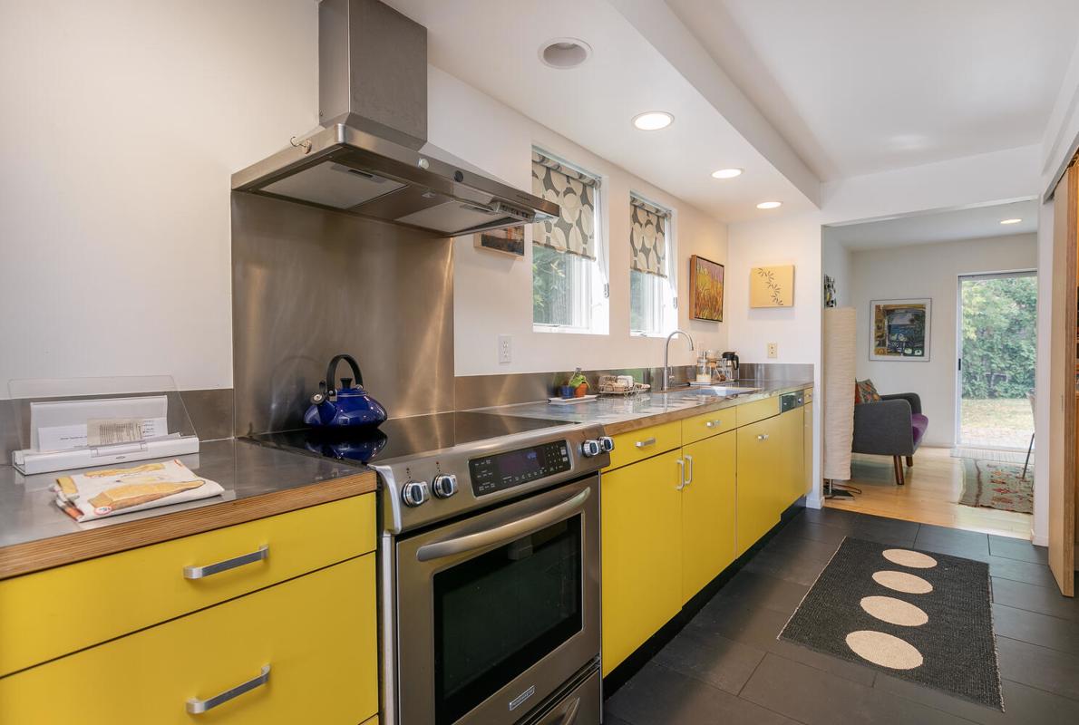 WEST END SINGLE FAMILY HOUSE