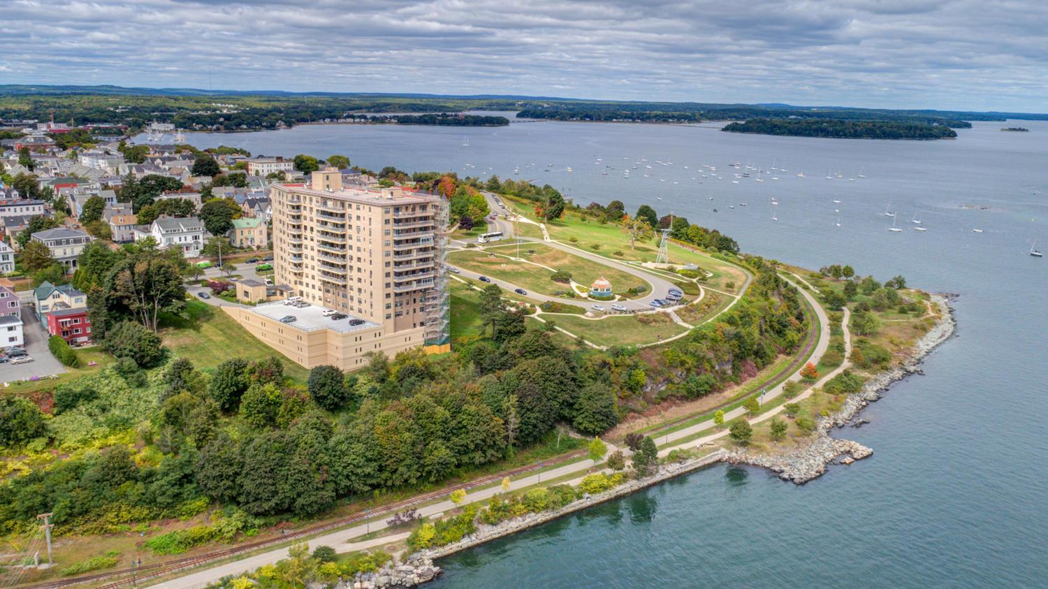 Maine Luxury Homes and Maine Luxury Real Estate Property Search