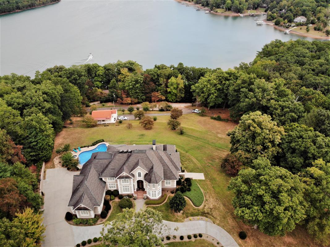 A GRAND HOME WITH MOUNTAIN VIEWS Luxury Homes Mansions For