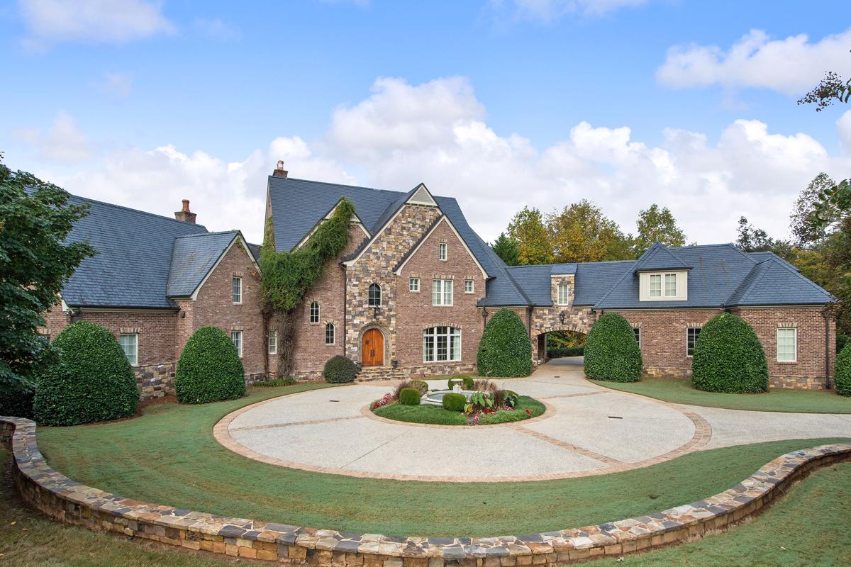 EXQUISITE LAKE RETREAT Luxury Homes Mansions For Sale