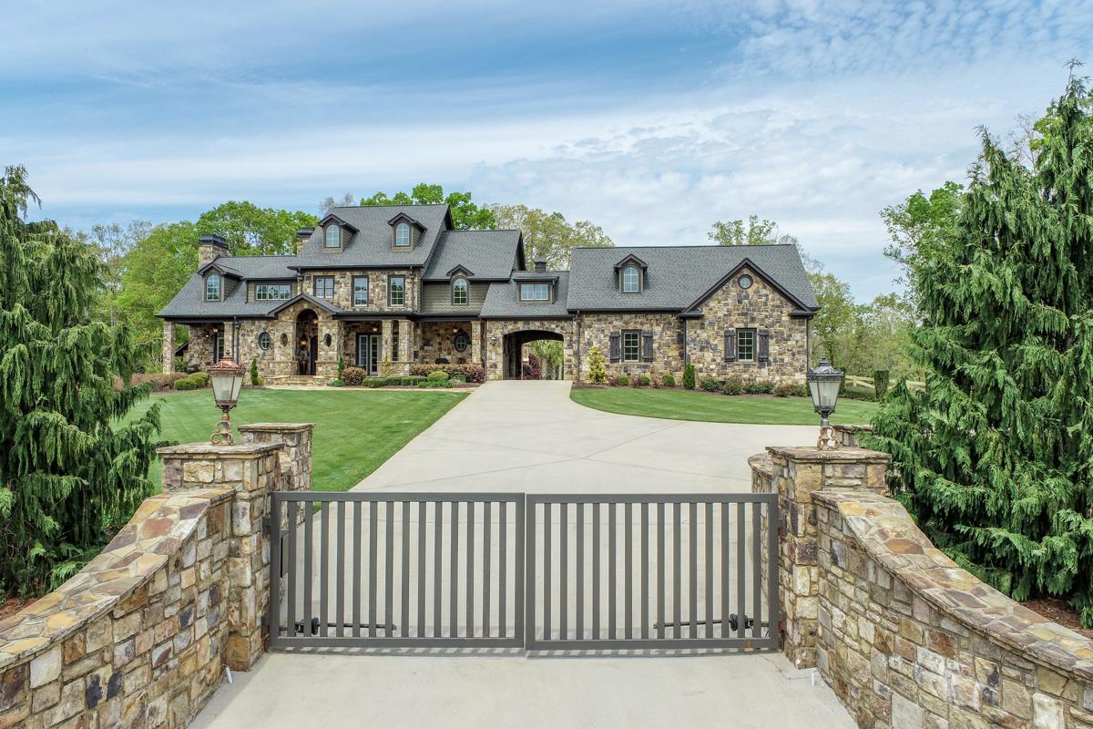 EXQUISITE 33 ACRE ESTATE