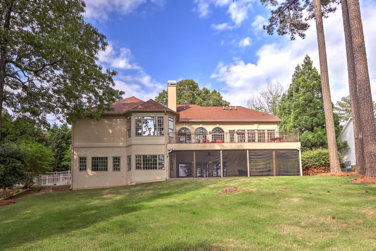 SPECTACULAR VIEWS OF LAKE LANIER Luxury Homes Mansions For