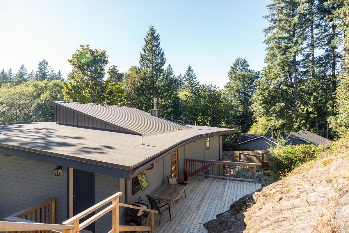 DOWNTOWN SNUG COVE BOWEN ISLAND HOME British Columbia Luxury Homes