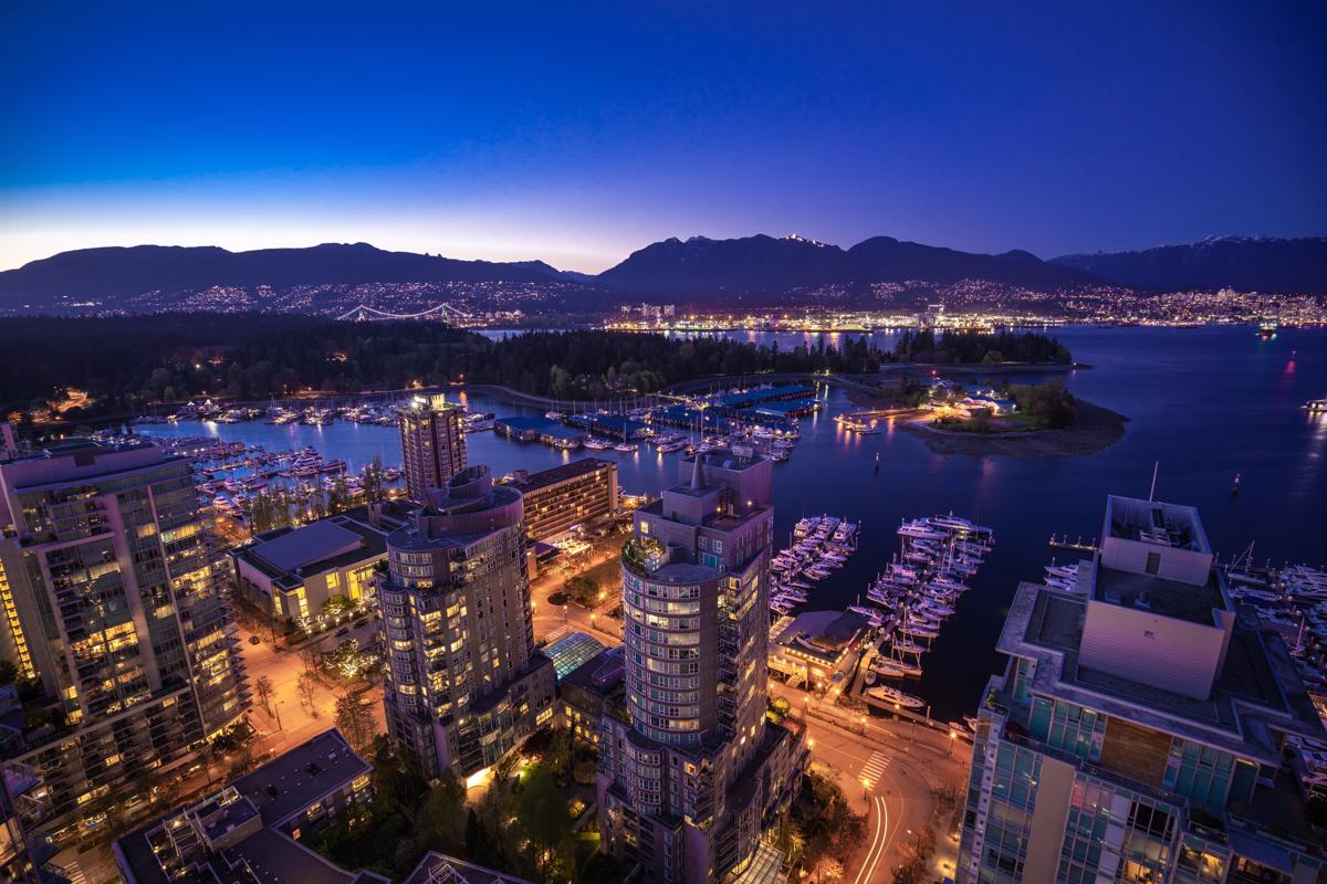 CONDO WITH A GRAND VIEW