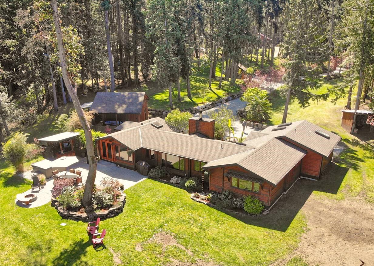 A NATURALISTS DREAM WITH VIEWS THAT INSPIRE British Columbia Luxury