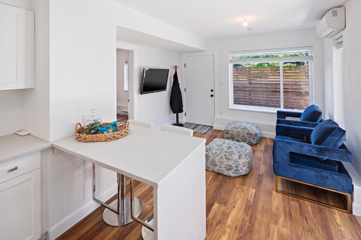 WEST COAST CONTEMPORARY HOME British Columbia Luxury Homes Mansions