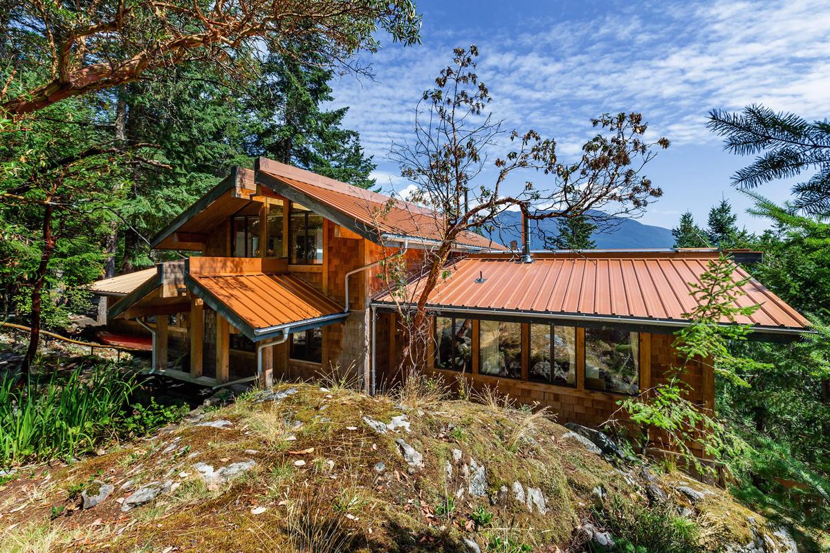 ARCHITECTURAL SHOW STOPPER ON BOWEN ISLAND British Columbia Luxury