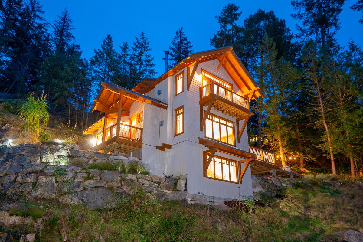 SUN-DRENCHED CRAFTSMAN HOME