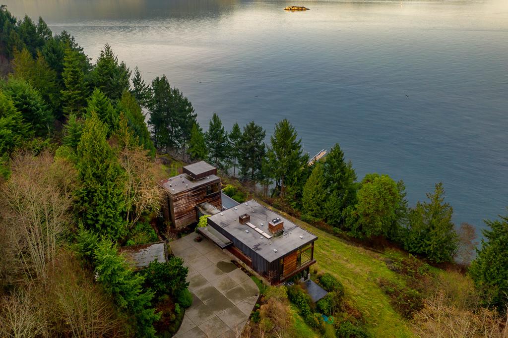 ARCHITECTURALLY REMARKABLE WATERFRONT HOME British Columbia Luxury