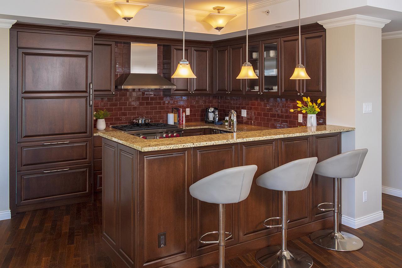 OAK BAY BEACH PRIVATE RESIDENCES British Columbia Luxury Homes