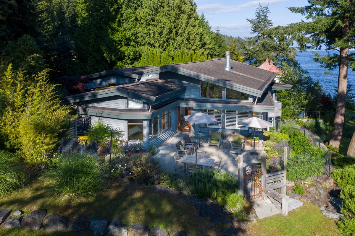 TRANQUIL WATERFRONT BOWN ISLAND HOME