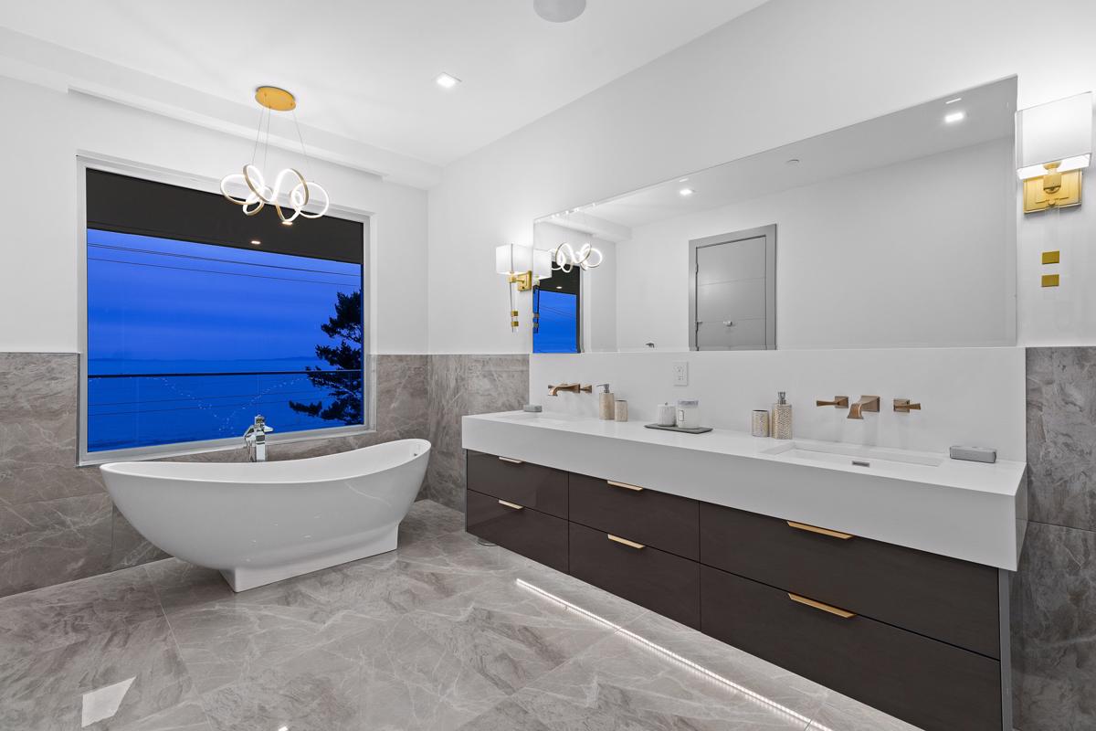 WATERFRONT MODERN MASTERPIECE IN WHITE ROCK British Columbia Luxury