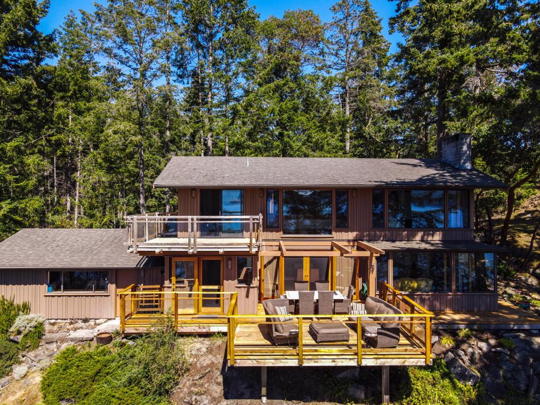 Oceanfront Oasis In Salt Spring Island British Columbia Luxury Homes Mansions For Sale Luxury Portfolio