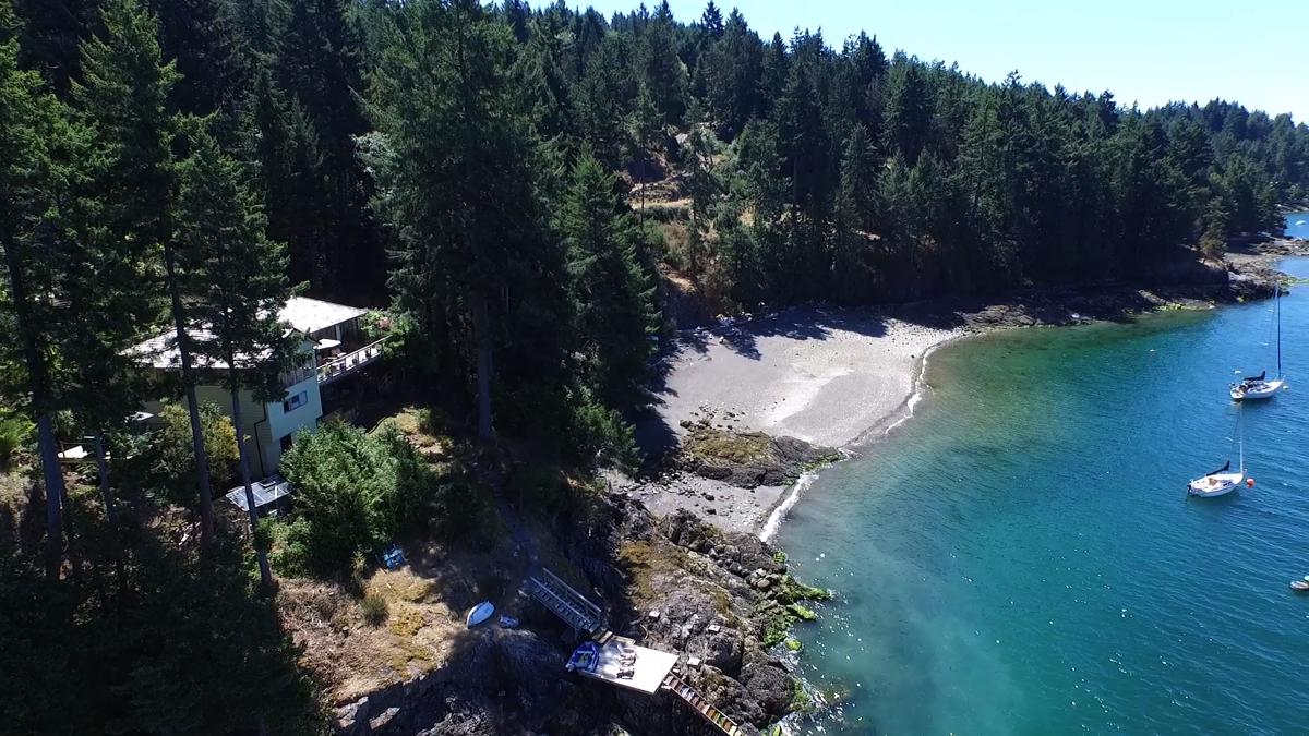 WATERFRONT BOWEN ISLAND HOME WITH ACREAGE British Columbia Luxury