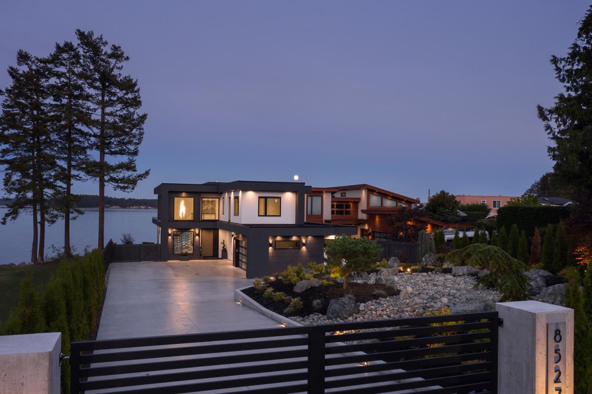 OUTSTANDING LOWBANK WATERFRONT NORTH SAANICH HOME British Columbia