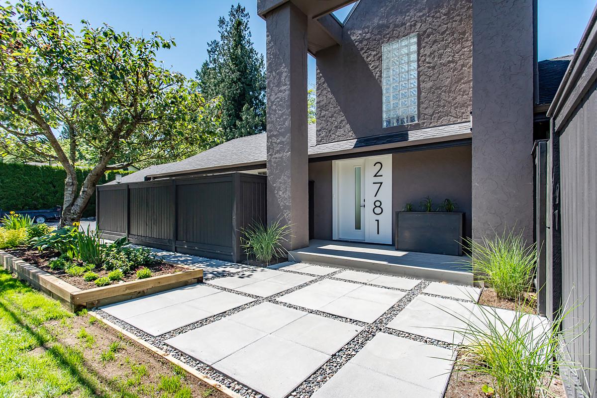 BREATHTAKING PRIVATE HAVEN RANCHER IN SOUTH SURREY British Columbia