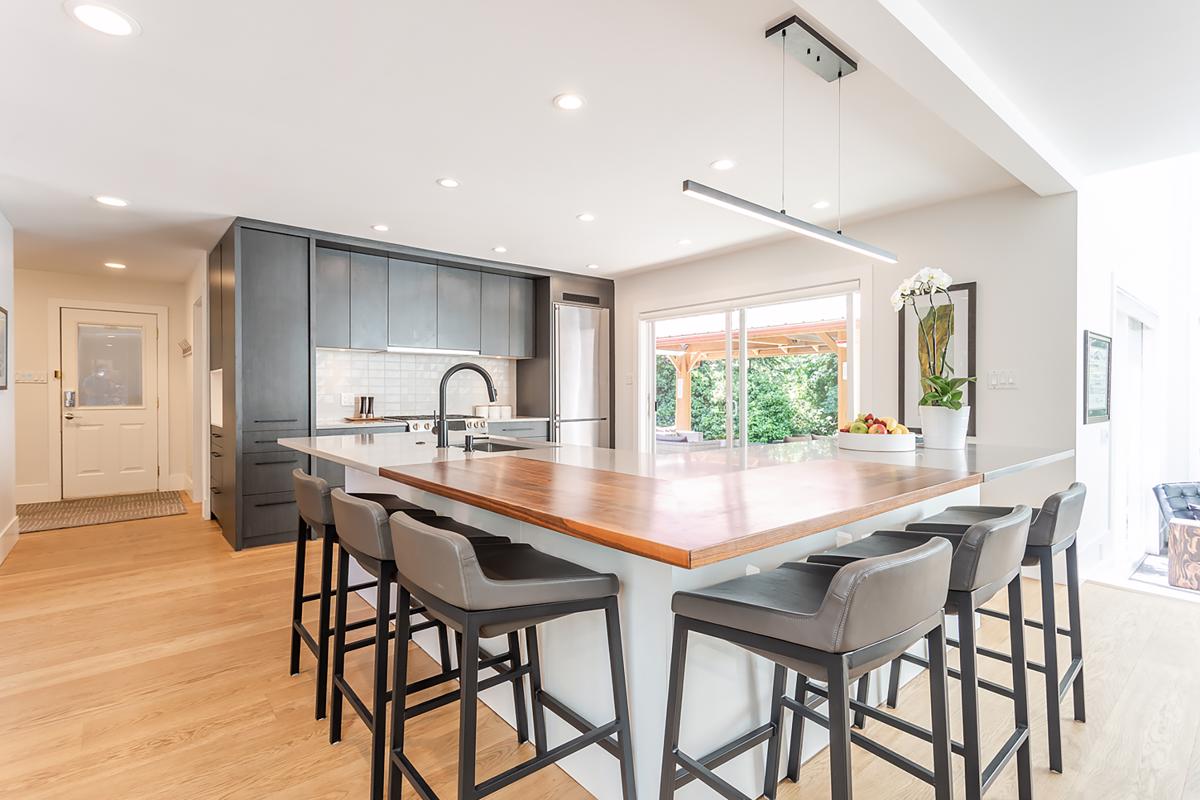 BREATHTAKING PRIVATE HAVEN RANCHER IN SOUTH SURREY British Columbia