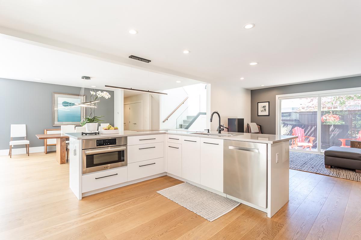 BREATHTAKING PRIVATE HAVEN RANCHER IN SOUTH SURREY British Columbia