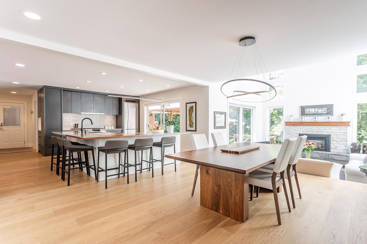 BREATHTAKING PRIVATE HAVEN RANCHER IN SOUTH SURREY British Columbia