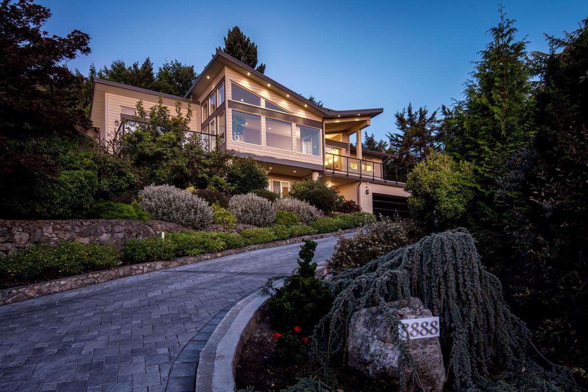 DREAM HOME WITH BREATHTAKING VIEWS OF SIDNEY