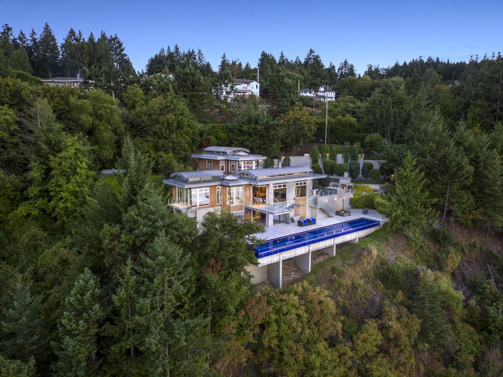 REFINED WEST COAST OCEANFRONT MASTERPIECE