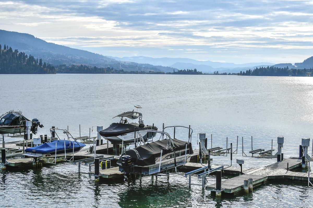 SOUGHTAFTER LAKEFRONT RESIDENCE IN OKANAGAN British Columbia Luxury