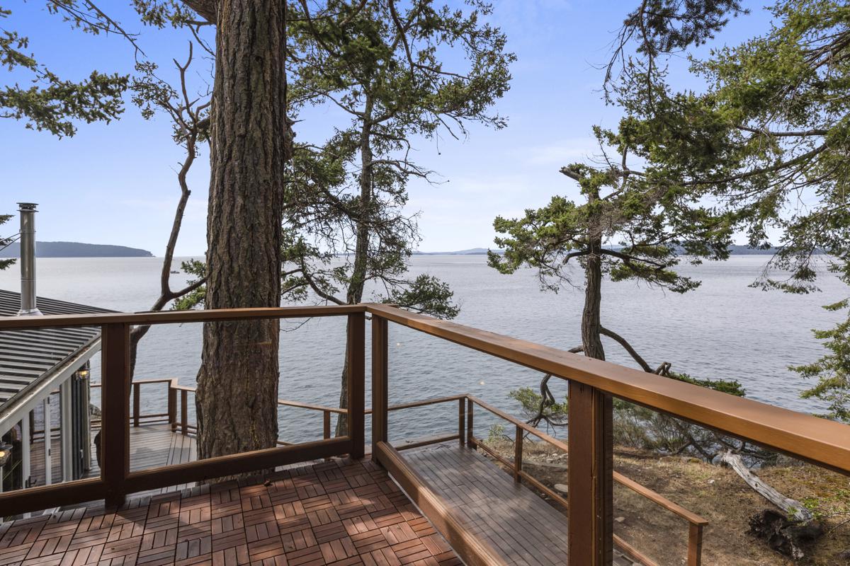 CUSTOM OCEANFRONT HOME ON PENDER ISLAND British Columbia Luxury Homes Mansions For Sale