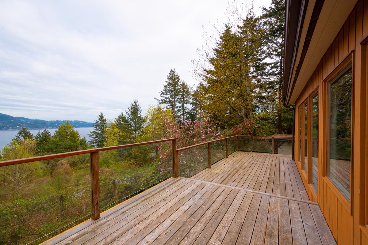 ONEACRE PEACEFUL HOME IN BOWEN ISLAND British Columbia Luxury Homes