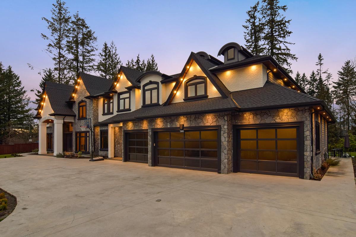 STUNNING ONE-ACRE HOME