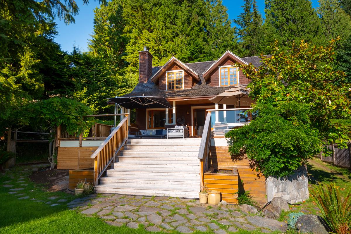 PRIVATE HALF ACRE REPOSEFUL HOME