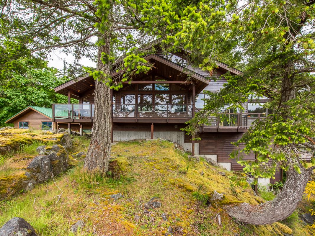Spectacular Quathiaski Cove British Columbia Luxury Homes Mansions For Sale Luxury Portfolio